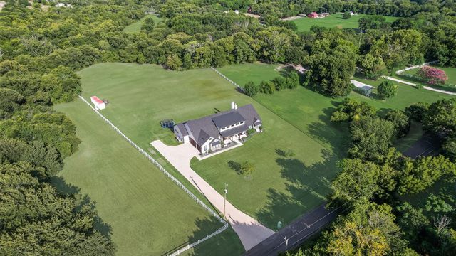 160 N Falling Leaves Drive N, Waxahachie, TX 75167