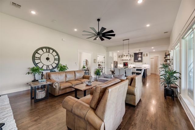 160 N Falling Leaves Drive N, Waxahachie, TX 75167