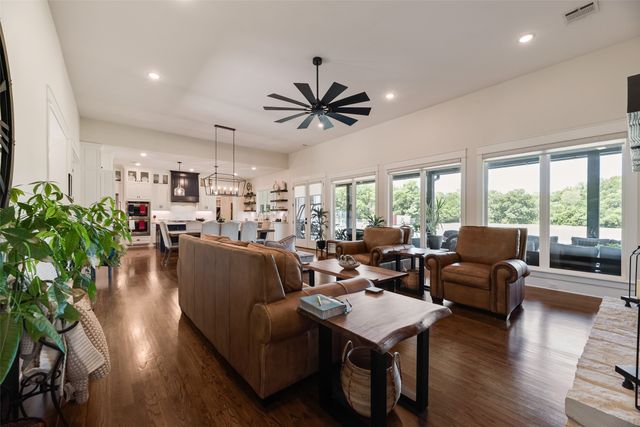 160 N Falling Leaves Drive N, Waxahachie, TX 75167