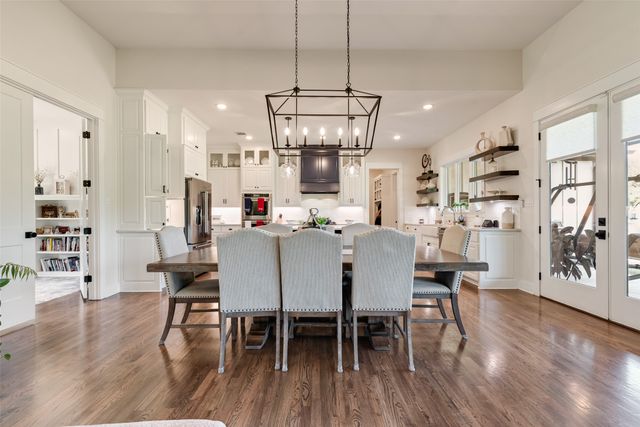 160 N Falling Leaves Drive N, Waxahachie, TX 75167