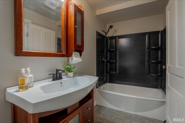 2424 W Illinois Street, Evansville, IN 47712