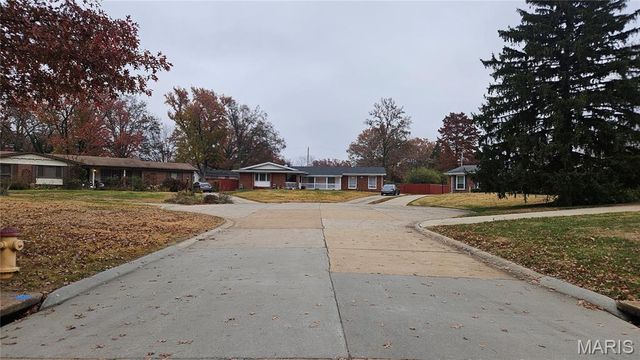 1130 Meadowgrass Court, Florissant, MO 63033