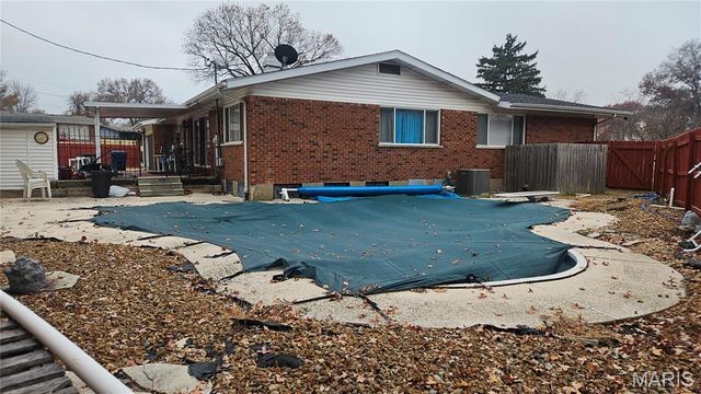 1130 Meadowgrass Court, Florissant, MO 63033