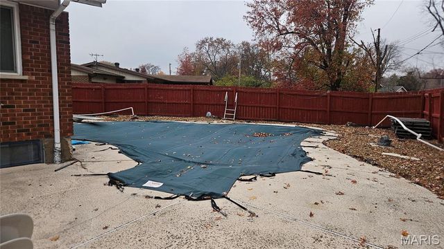 1130 Meadowgrass Court, Florissant, MO 63033