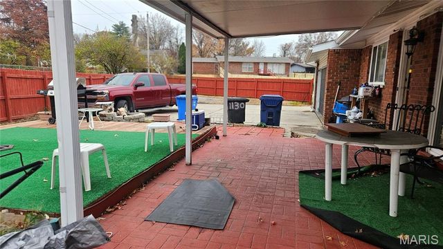 1130 Meadowgrass Court, Florissant, MO 63033