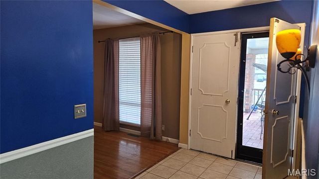 1130 Meadowgrass Court, Florissant, MO 63033