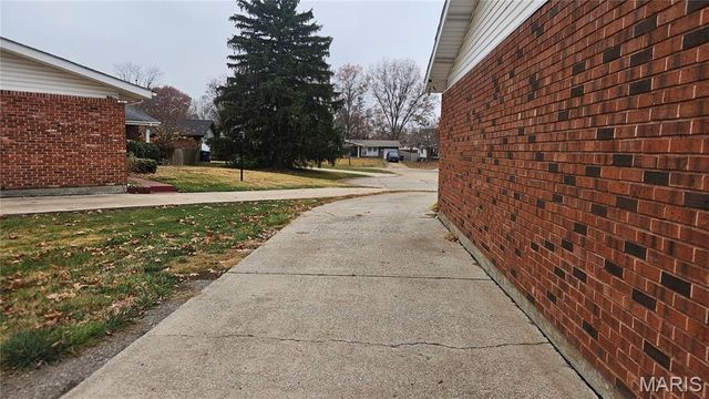 1130 Meadowgrass Court, Florissant, MO 63033