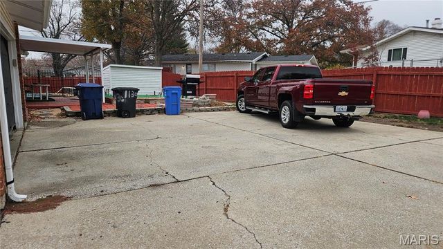 1130 Meadowgrass Court, Florissant, MO 63033