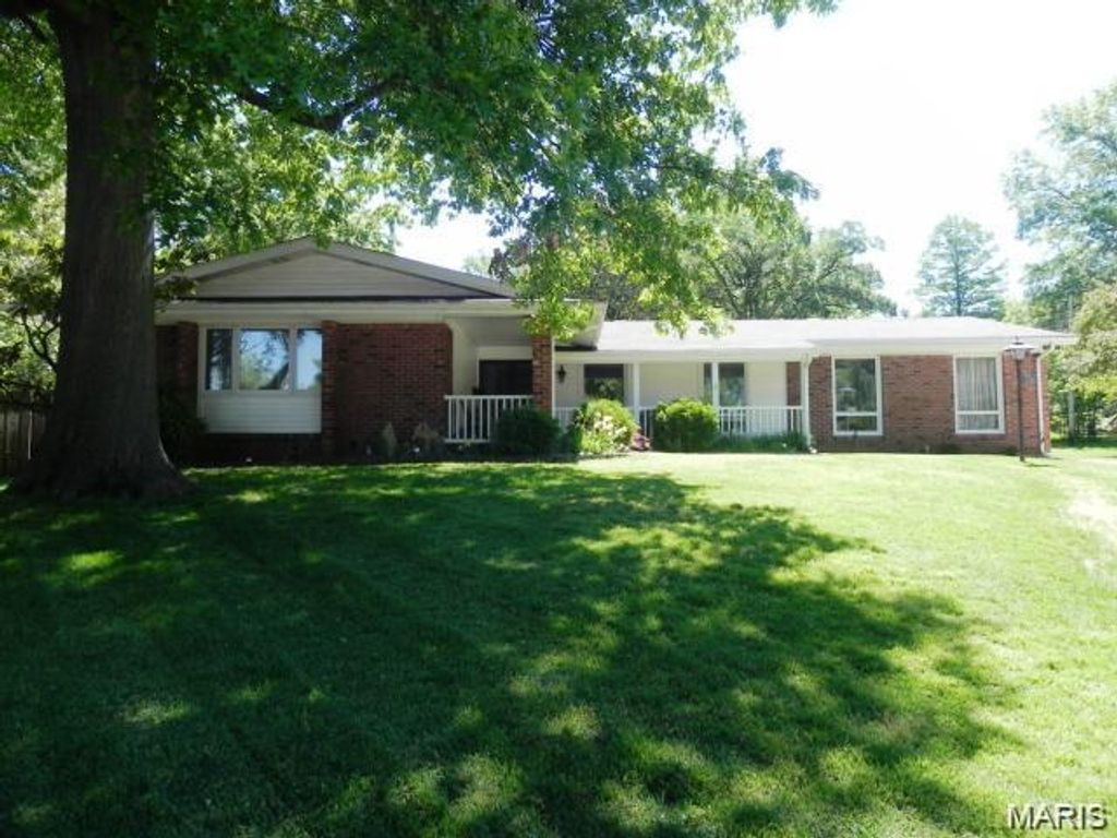 1130 Meadowgrass Court, Florissant, MO 63033