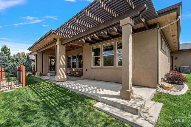 115 Wildgrass Way, Star, ID 83669