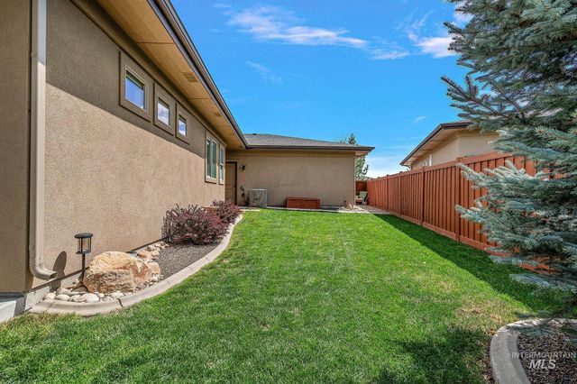 115 Wildgrass Way, Star, ID 83669
