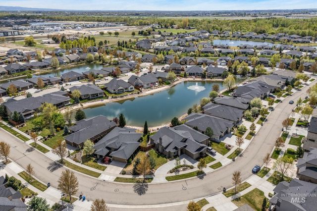 115 Wildgrass Way, Star, ID 83669
