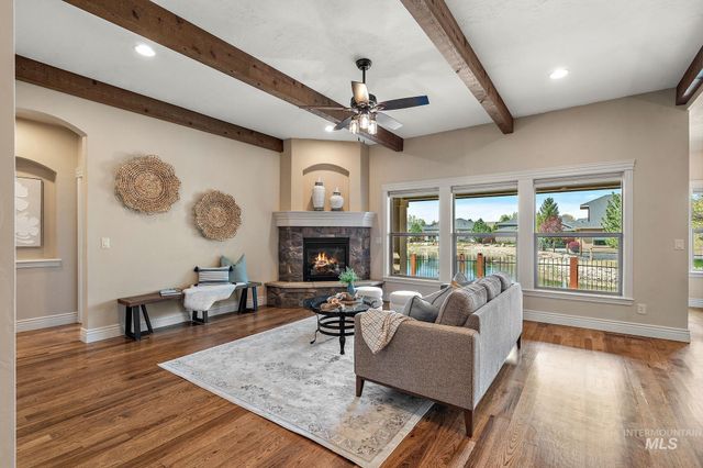 115 Wildgrass Way, Star, ID 83669