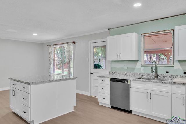 1305 Myrtle St, Kilgore, TX 75662