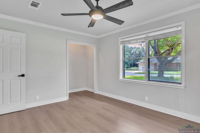 1305 Myrtle St, Kilgore, TX 75662