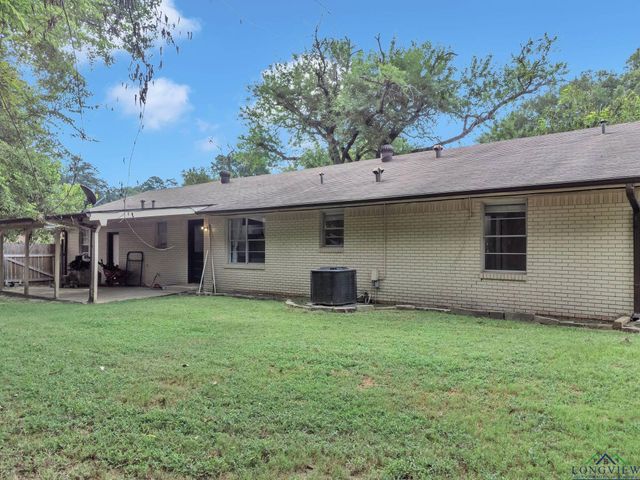 1305 Myrtle St, Kilgore, TX 75662