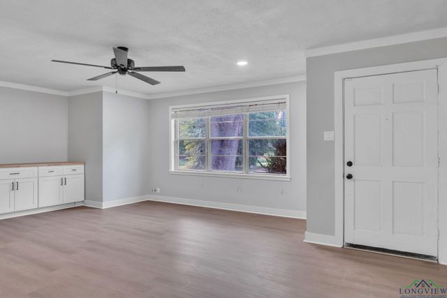 1305 Myrtle St, Kilgore, TX 75662