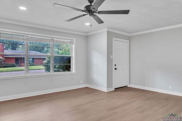 1305 Myrtle St, Kilgore, TX 75662