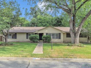 1305 Myrtle St, Kilgore, TX 75662