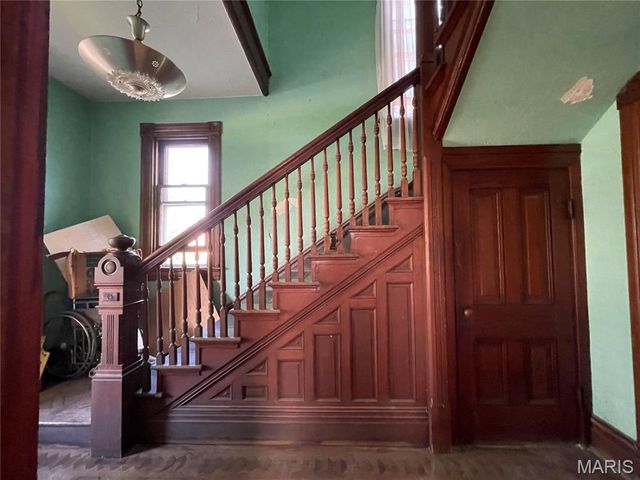 714 Monroe Street, St Charles, MO 63301