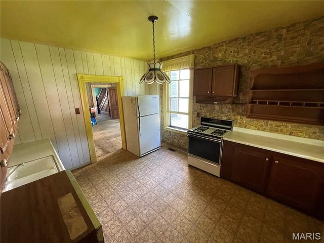 714 Monroe Street, St Charles, MO 63301
