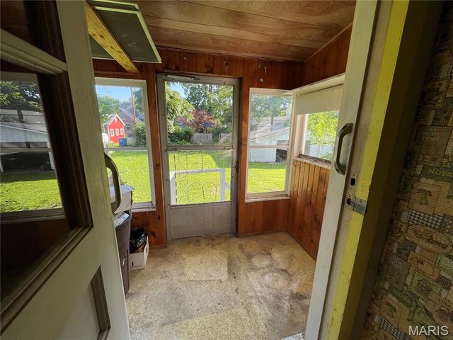 714 Monroe Street, St Charles, MO 63301