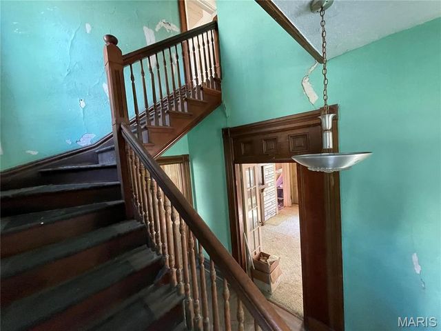 714 Monroe Street, St Charles, MO 63301
