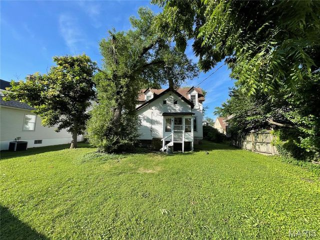 714 Monroe Street, St Charles, MO 63301