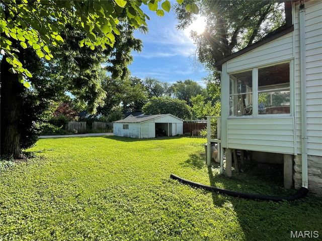 714 Monroe Street, St Charles, MO 63301