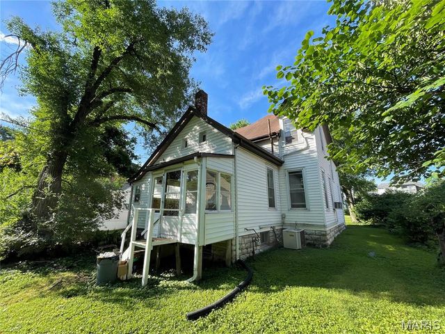 714 Monroe Street, St Charles, MO 63301