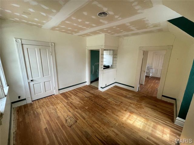 714 Monroe Street, St Charles, MO 63301