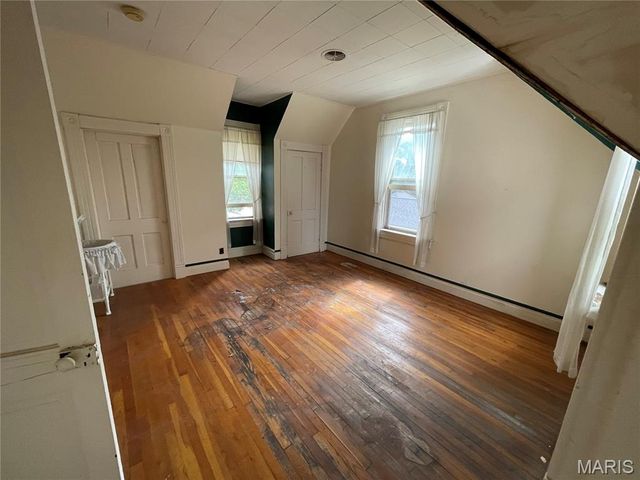 714 Monroe Street, St Charles, MO 63301