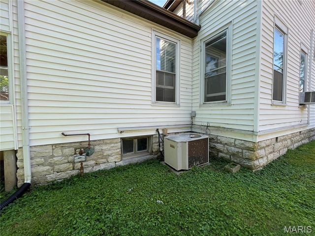 714 Monroe Street, St Charles, MO 63301