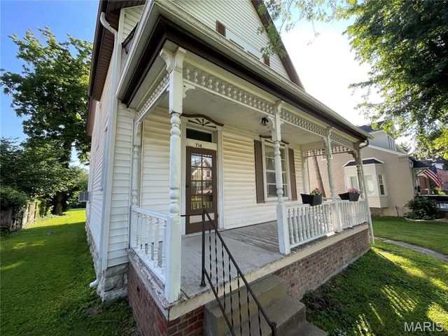 714 Monroe Street, St Charles, MO 63301