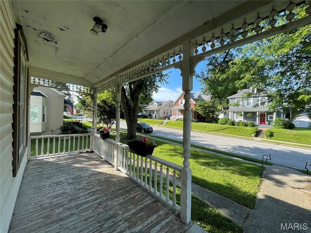 714 Monroe Street, St Charles, MO 63301