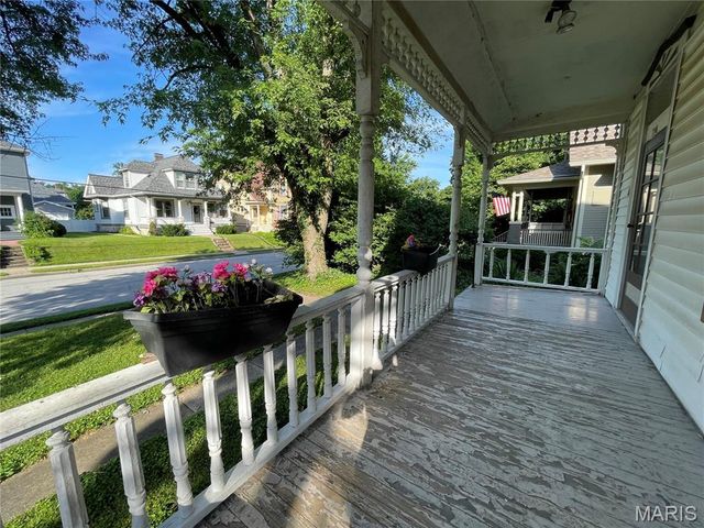 714 Monroe Street, St Charles, MO 63301