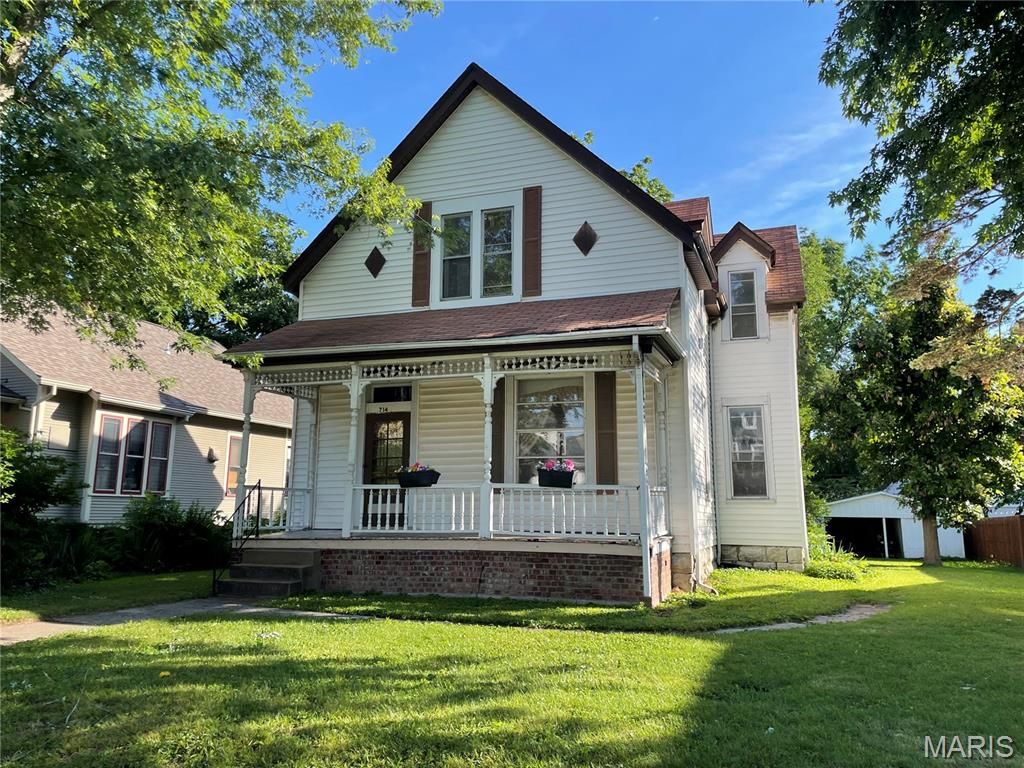 714 Monroe Street, St Charles, MO 63301