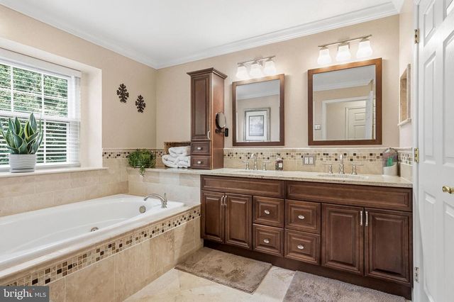 18 SHAMROCK RD, Lumberton, NJ 08048