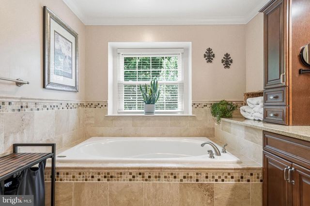 18 SHAMROCK RD, Lumberton, NJ 08048