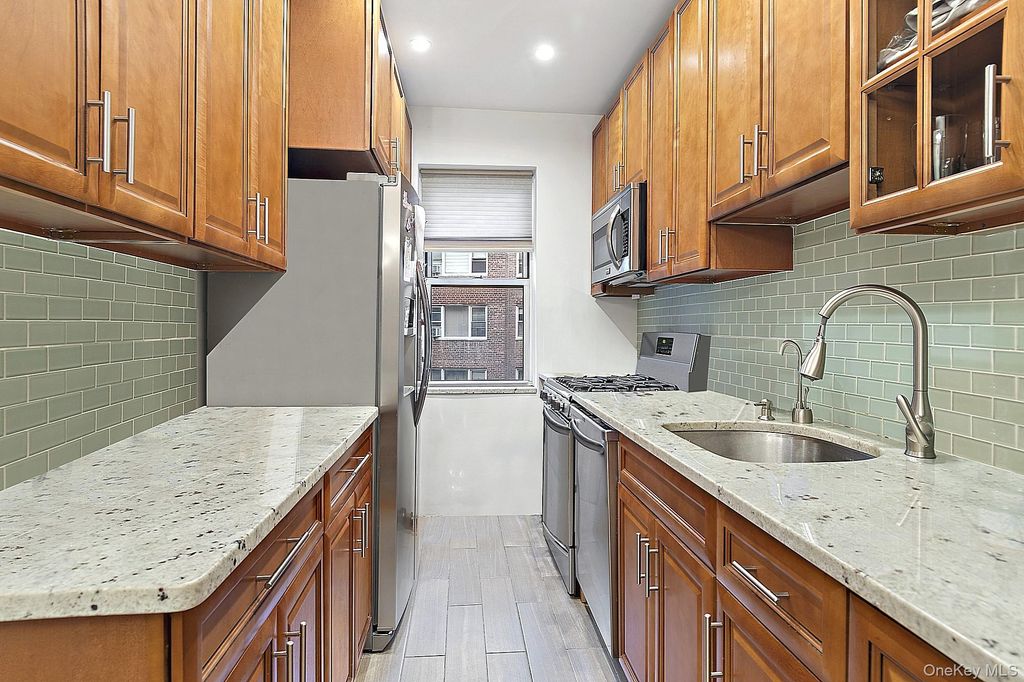 3850 Hudson Manor Terrace 3EW, Bronx, NY 10463