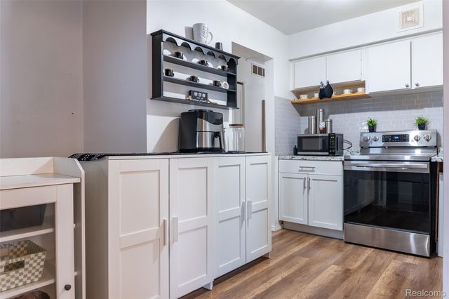 9790 William Street, Taylor, MI 48180