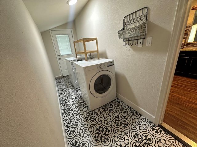 6004 Palm CIR, Austin, TX 78741