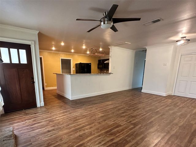 6004 Palm CIR, Austin, TX 78741