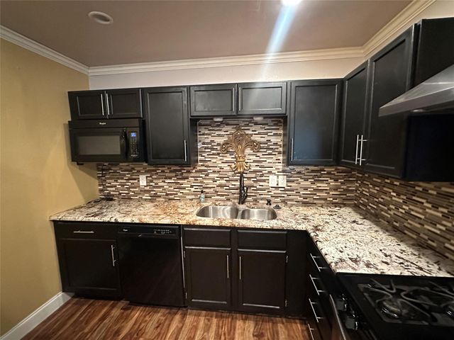 6004 Palm CIR, Austin, TX 78741