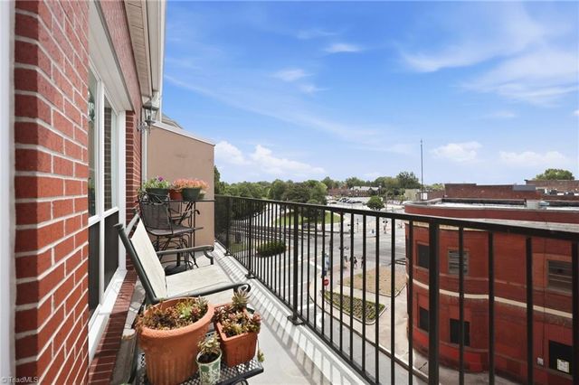 360 Elm Street 304, Greensboro, NC 27401