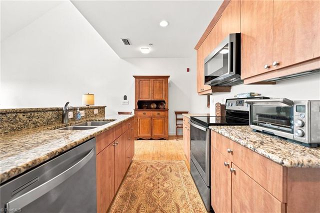 360 Elm Street 304, Greensboro, NC 27401