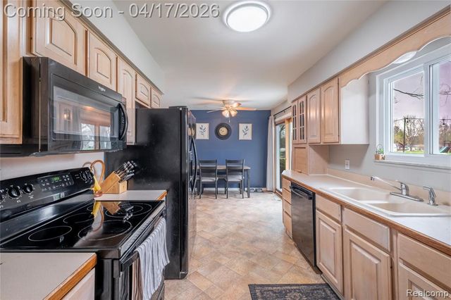 5395 Howe Road, Grand Blanc, MI 48439
