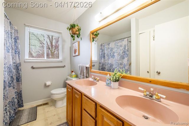 5395 Howe Road, Grand Blanc, MI 48439