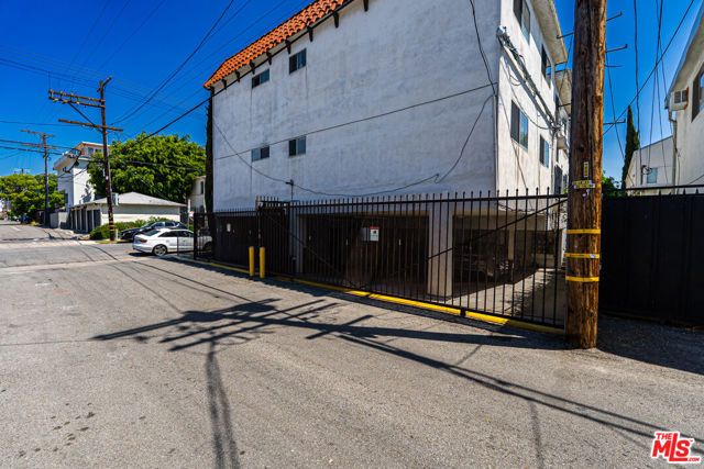 7050 Waring Avenue, Los Angeles, CA 90038