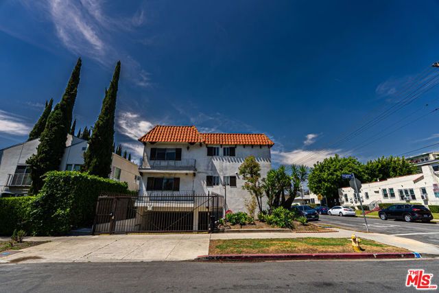 7050 Waring Avenue, Los Angeles, CA 90038